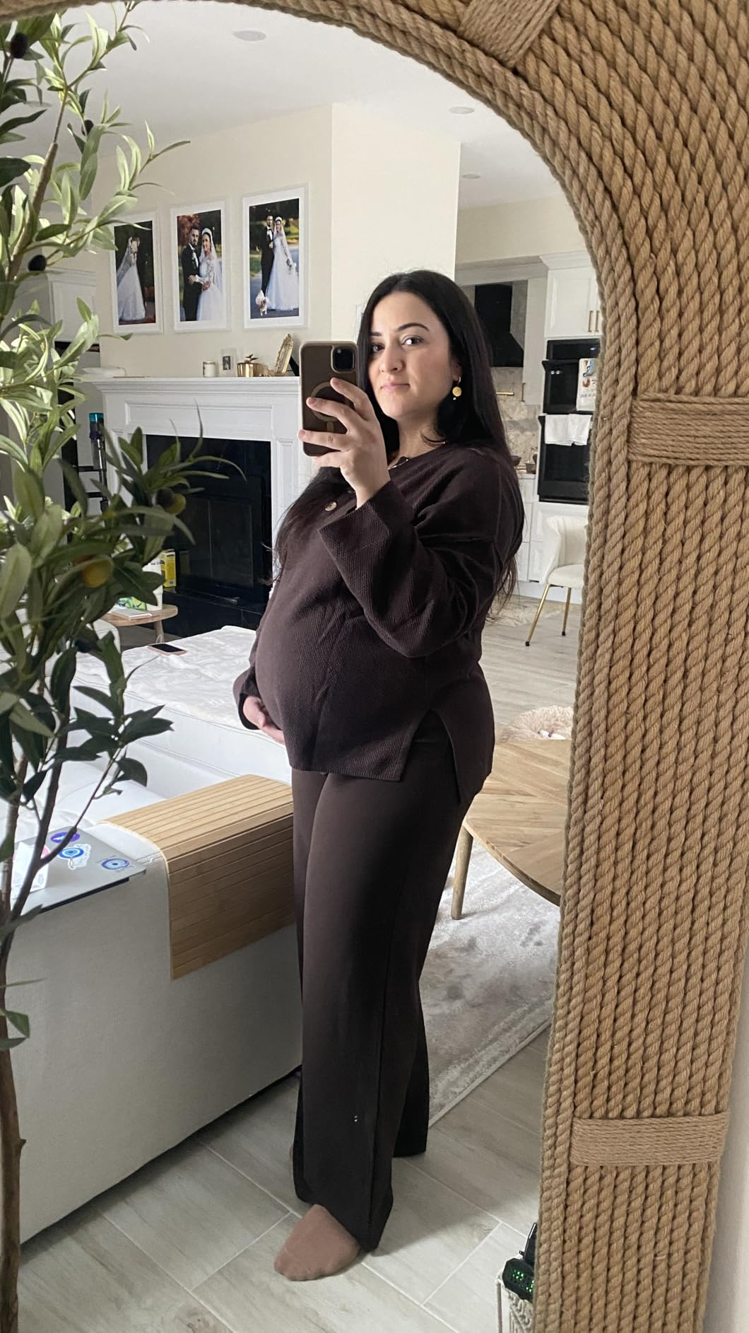 Person successful  a cozy location  setting, wearing a comfy  loungewear set, taking a reflector  selfie