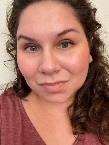 reviewer wearing the black eyeliner