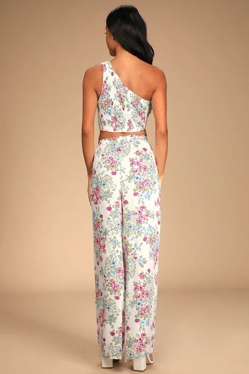 back of model wearing the floral two-piece jumpsuit