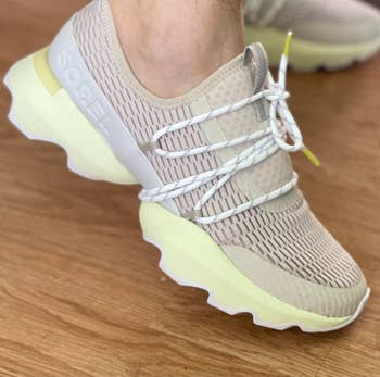 25 Comfortable Pairs Of Shoes Reviewers Have Worn On Vacation
