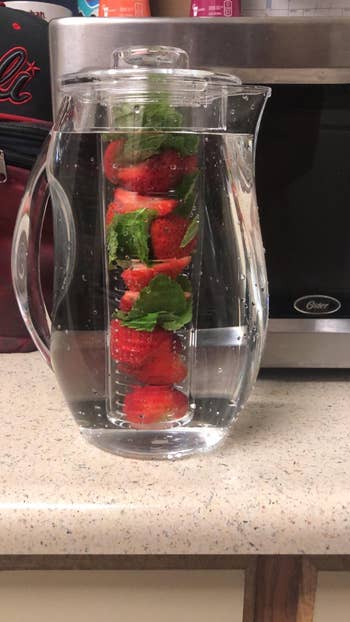 another reviewer's water with strawberries in the infusion chamber
