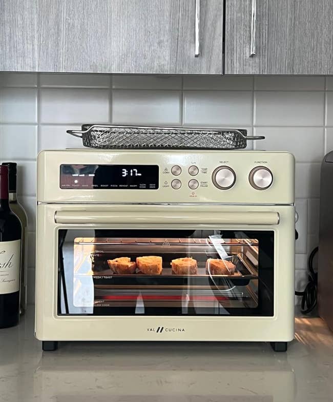 White rectangular aerial fryer with a wide model displaying toasting breadstuff connected the wrong