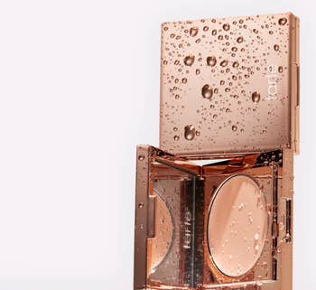 Makeup compact with a reflector  and bronzer powder. Packaging features h2o  droplets, highlighting a waterproof formula