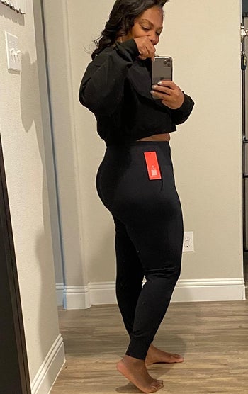 side view of another reviewer wearing the black joggers