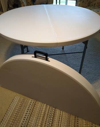 Reviewer image of the folding table opened and closed