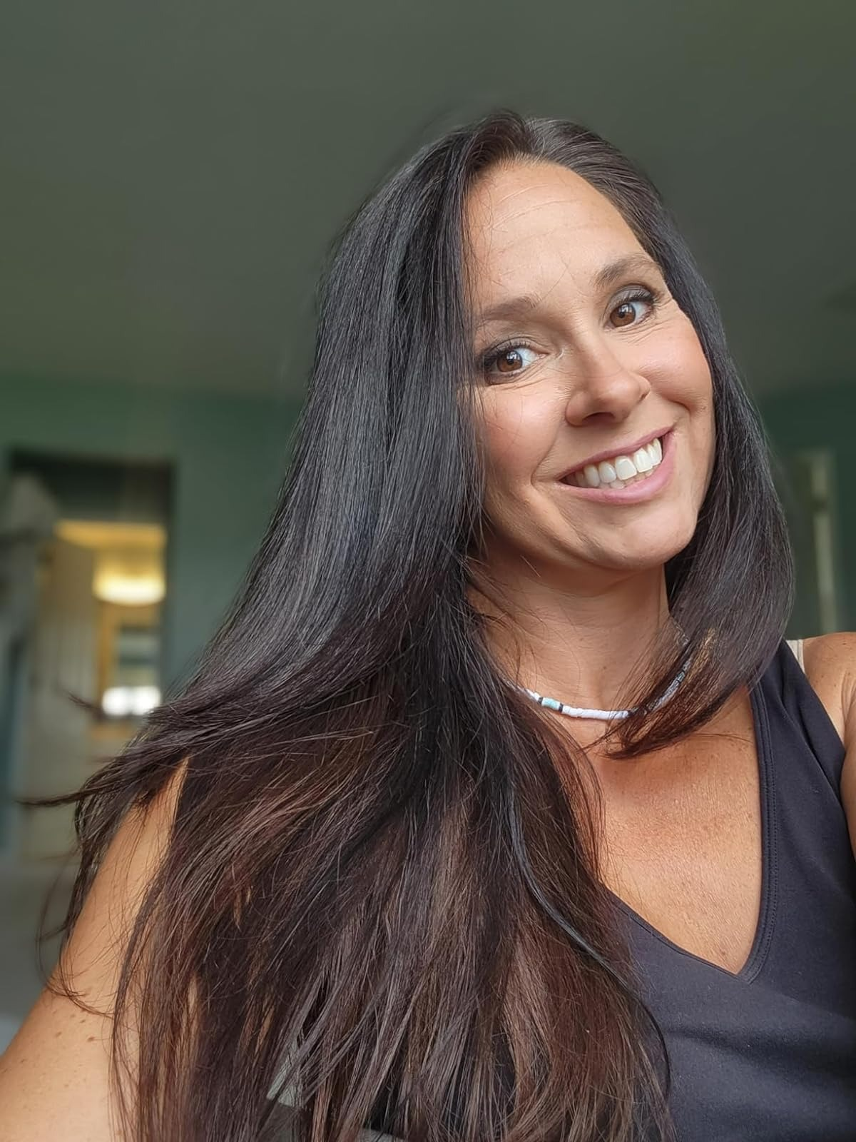 another reviewer with long, dark, shiny hair with no frizz or breakage