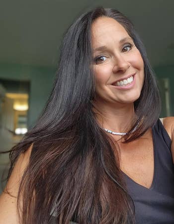 another reviewer with long, dark, shiny hair with no frizz or breakage