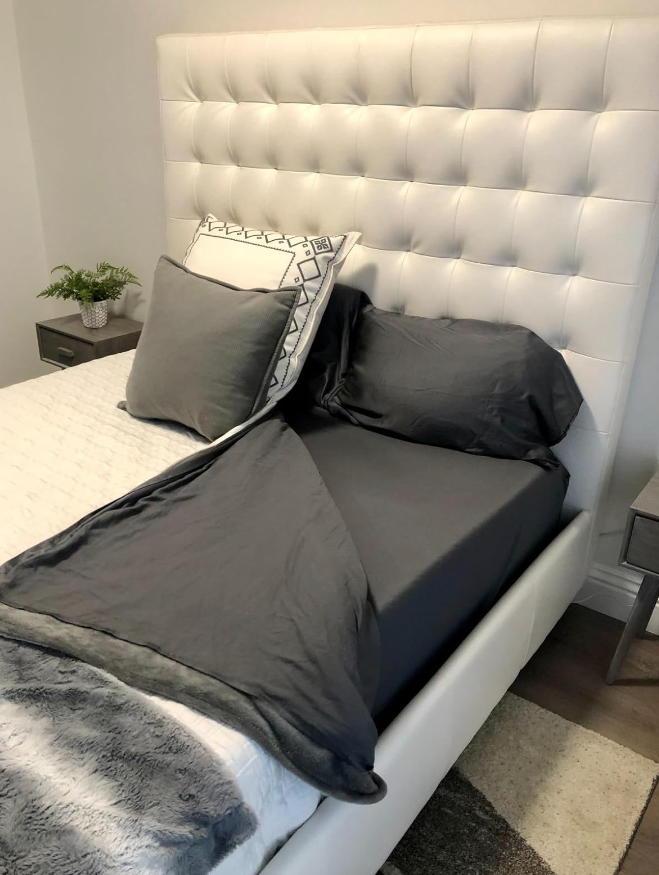 reviewers bed with the sheets in black