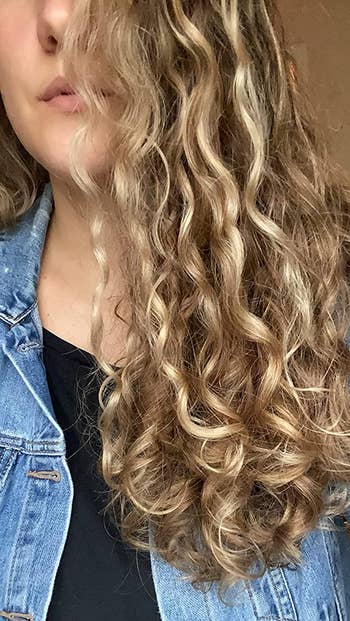 Reviewer showing well-defined, healthy ringlets after using the JessiCurl conditioner