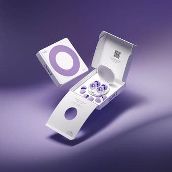 Packaging for Loop Quiet 2 earplugs, featuring unfastened  container  showing earplugs and retention  case, highlighting merchandise  plan  and functionality