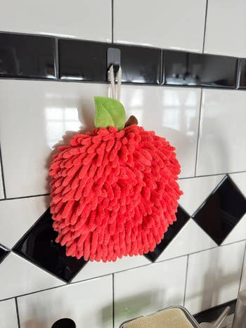 Hanging apple-shaped microfiber kitchen cleaning cloth 