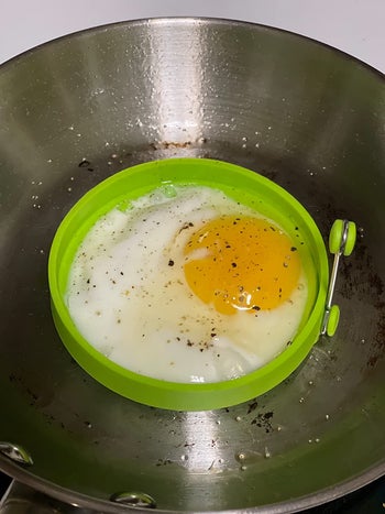 reviewer using the silicone mold to make a perfectly round egg