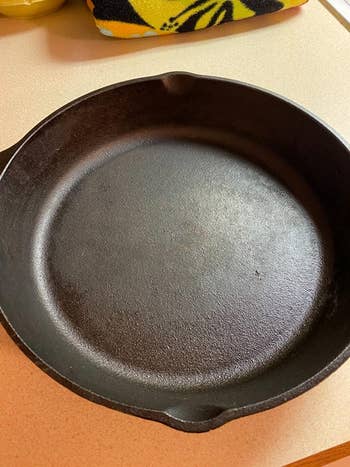 the same cast-iron skillet looking clean again