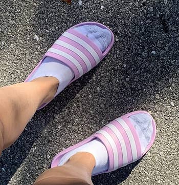 another reviewer wearing light purple slides