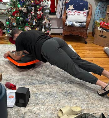 a reviewer doing a plank with the core trainer 