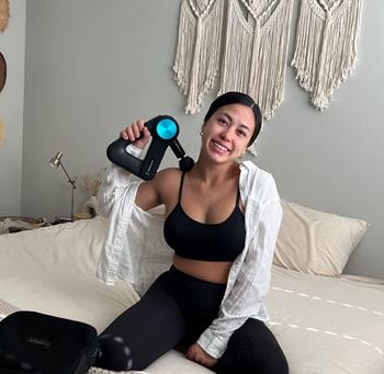 different reviewer using the gun on their shoulder