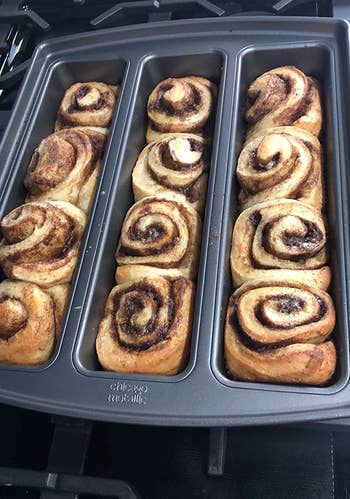 another reviewer using the pan for cinnamon rolls