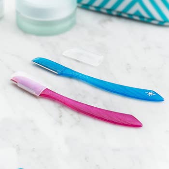 two razors in pink and blue