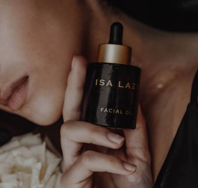 Model holding the Isa Lazo facial oil