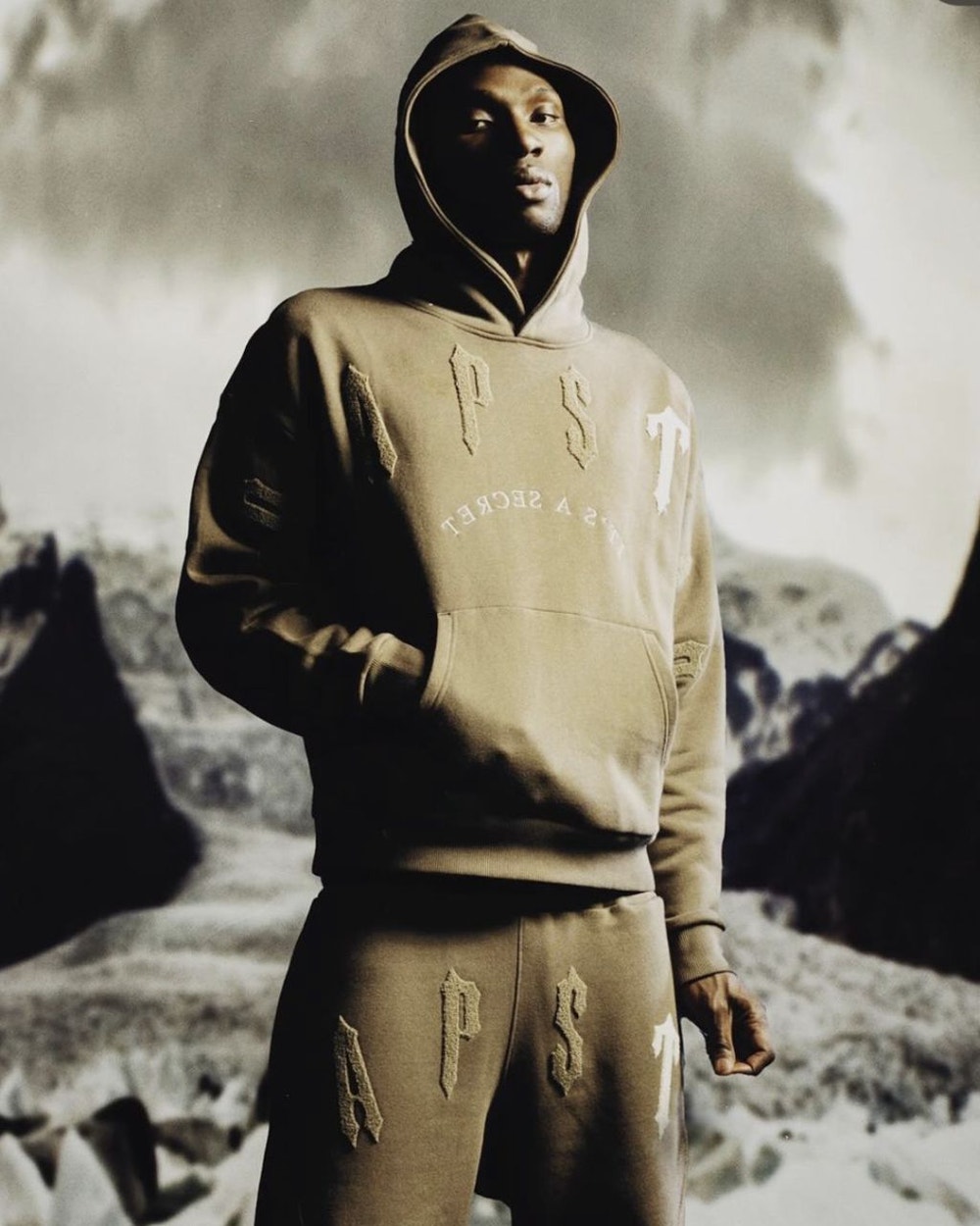 Trapstar 2024 cropped hoodie