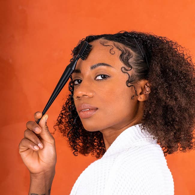 A model holding the brush with laid edges