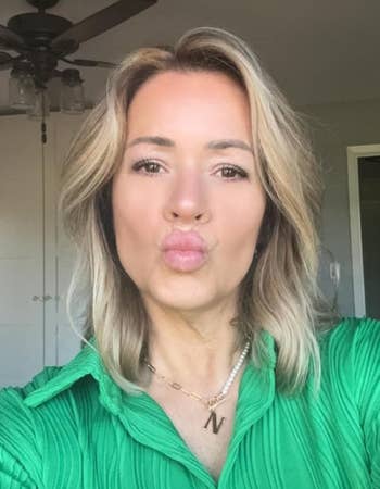 reviewer selfie showing disconnected hairsbreadth aft utilizing product