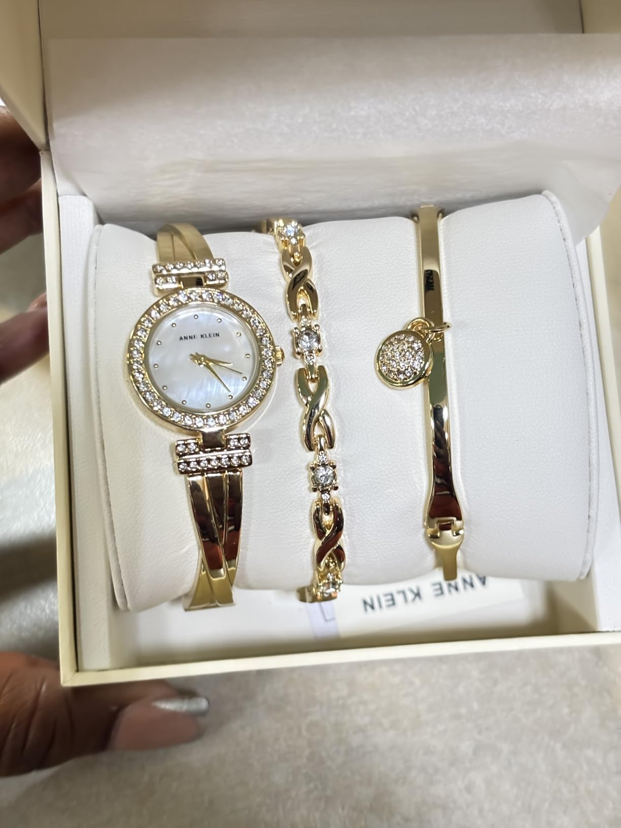 reviewer holding the golden  acceptable   successful  its packaging