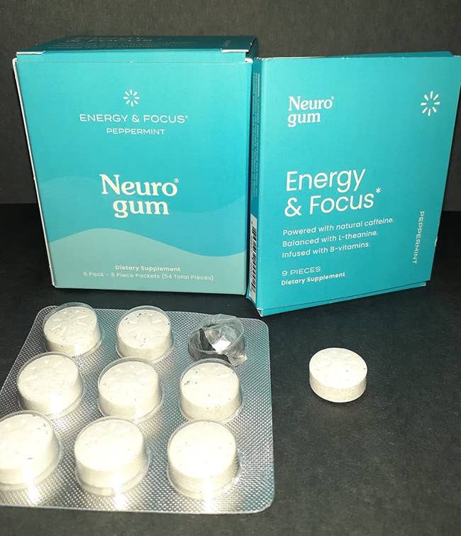 reviewer photo of the mint neurogum and the blue box it comes packaged in 