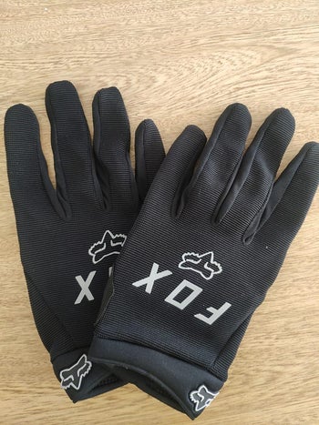 reviewer photo of black Fox mountain bike gloves
