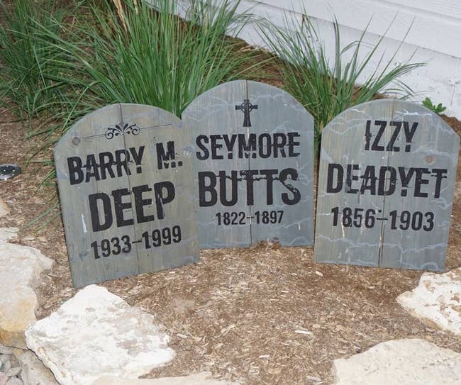 the three tombstone decorations with names 