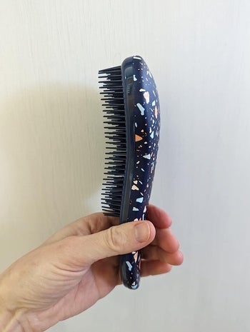 the same reviewer showing the side view