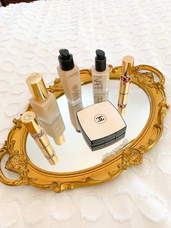 Reviewer pic of the tray and makeup on it
