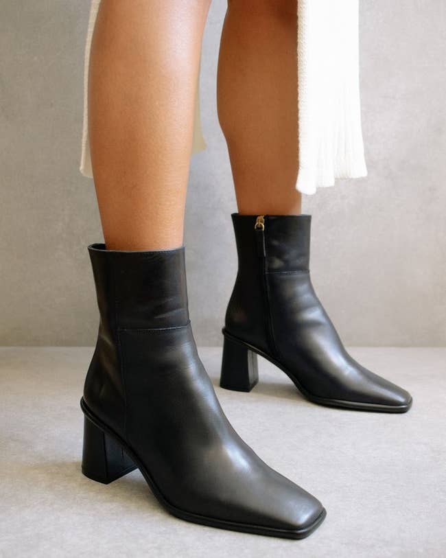 the black ankle boots