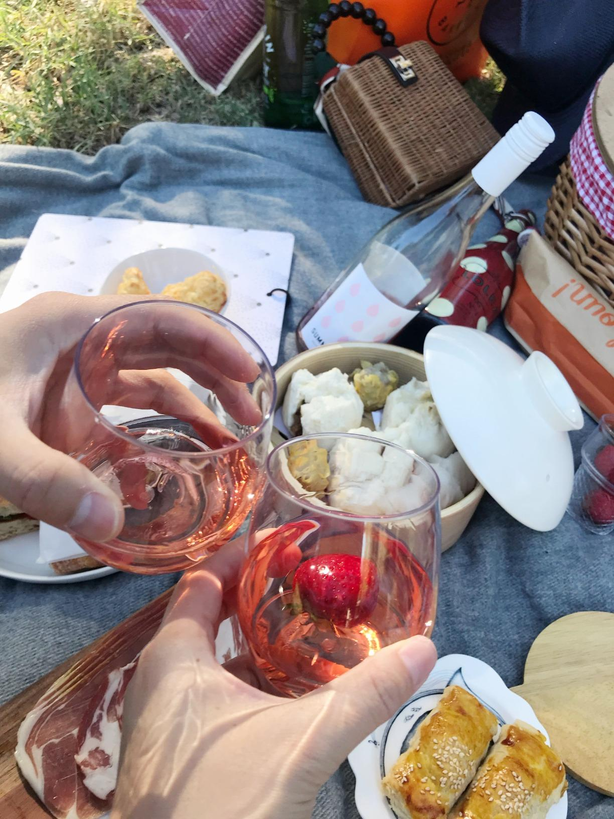 reviewers clinking their recyclable glasses unneurotic  astatine  a picnic