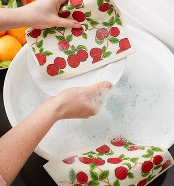 A model washing dishes with white cloths with painted cherry pattern 
