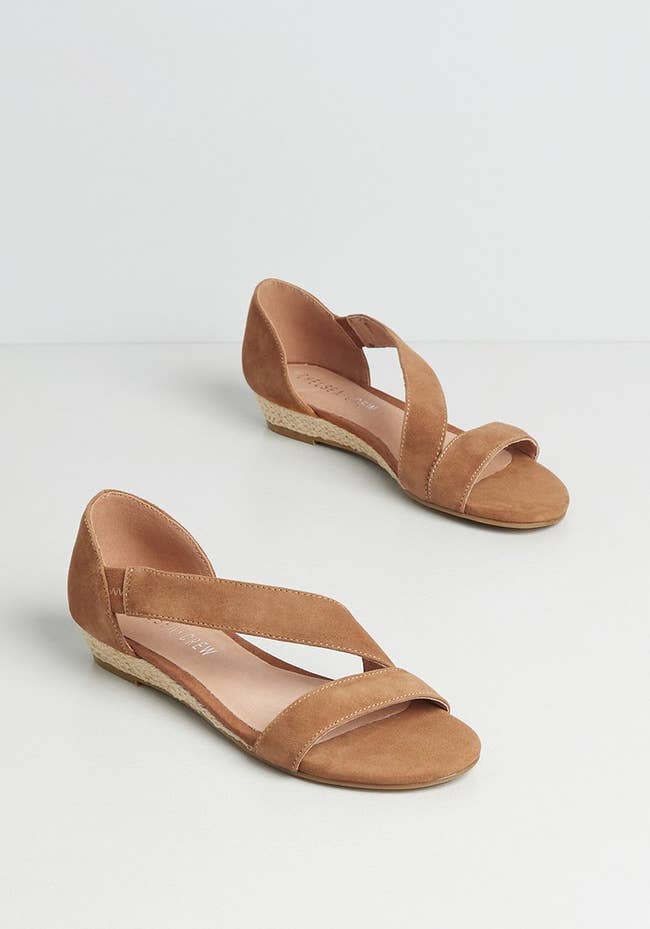 flat sandals with a diagonal strap in tan