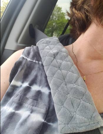 The gray version of the pad on another seatbelt 