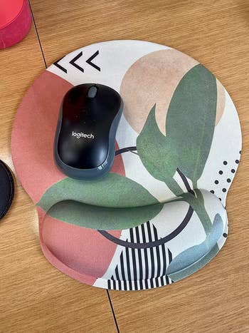 reviewer photo of abstract plant mouse pad with wrist support