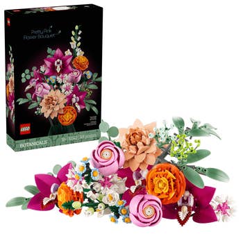 LEGO botanical flower bouquet set with box. Includes various flower types made from LEGO pieces. Suitable for display or creative building