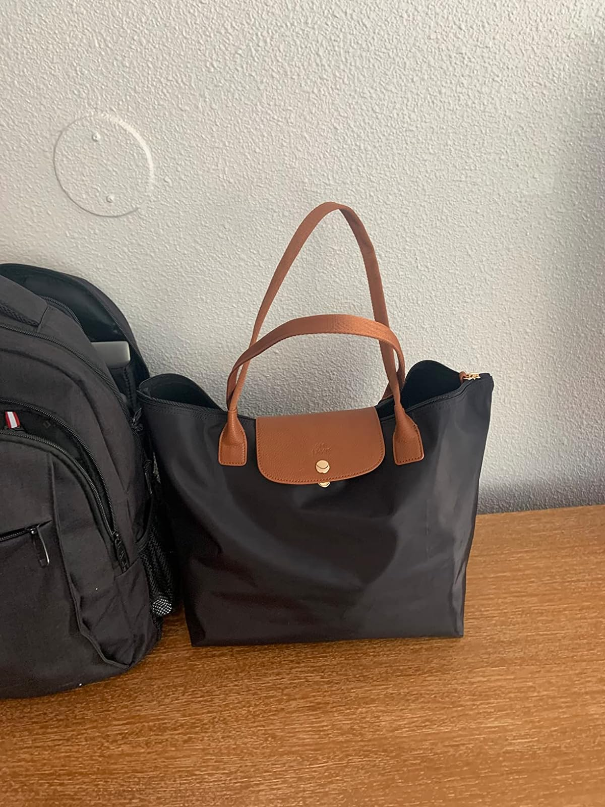the achromatic  tote container  