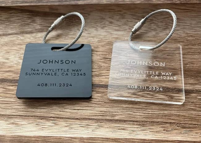 photo showing matte black luggage tag and clear luggage tag