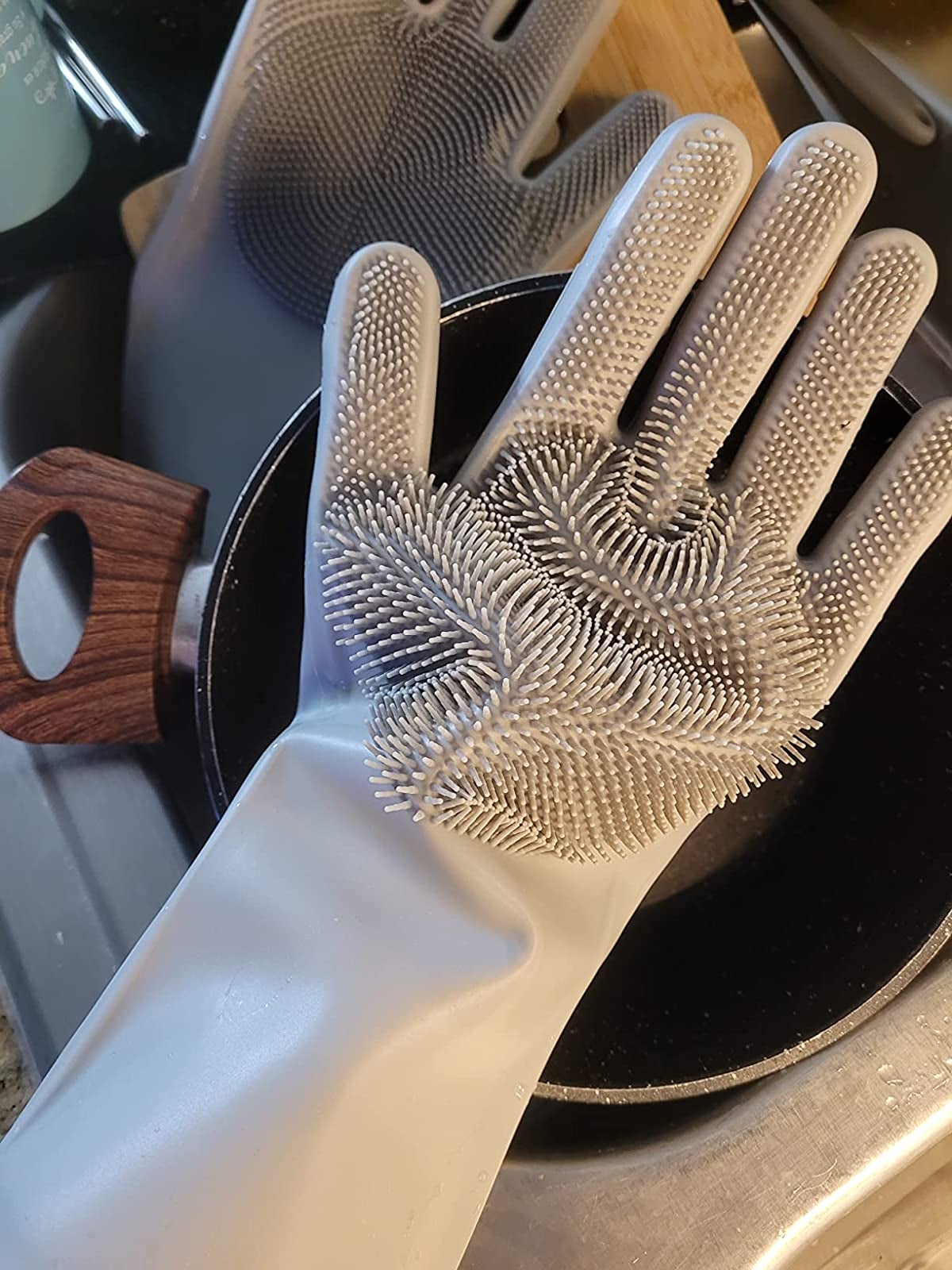a reviewer wearing a grey cleaning glove
