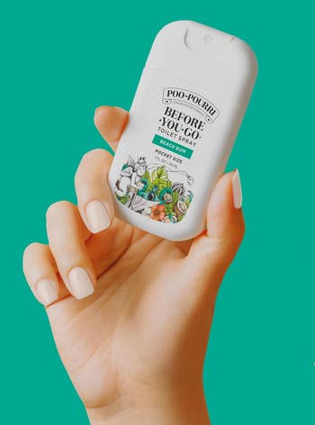 hand holding poo pourri spray