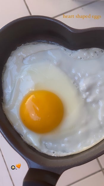 a review cooking eggs in the pan
