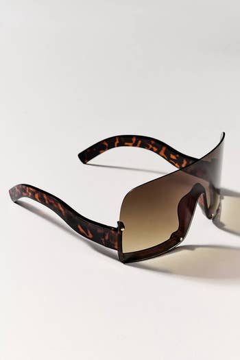 13 Best Wraparound Sunglasses: 2026 Style Trend