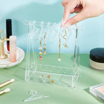 the clear earring rack stand
