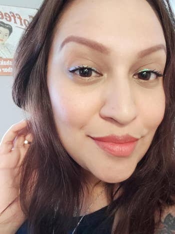 reviewer aft utilizing eyebrow pencil
