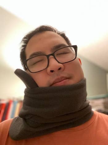 Another reviewer wearing the pillow around their neck