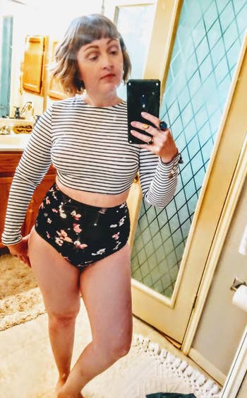 different reviewer in striped top and floral bottoms version