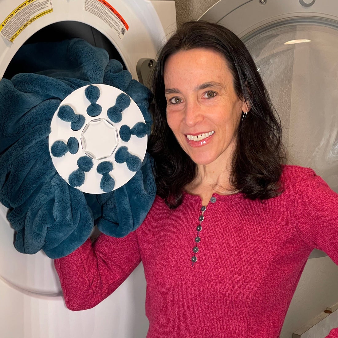 the round white wad-free for blankets in a dryer
